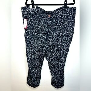 LIVI NWT sz26/28 athletic/workout capri power legging